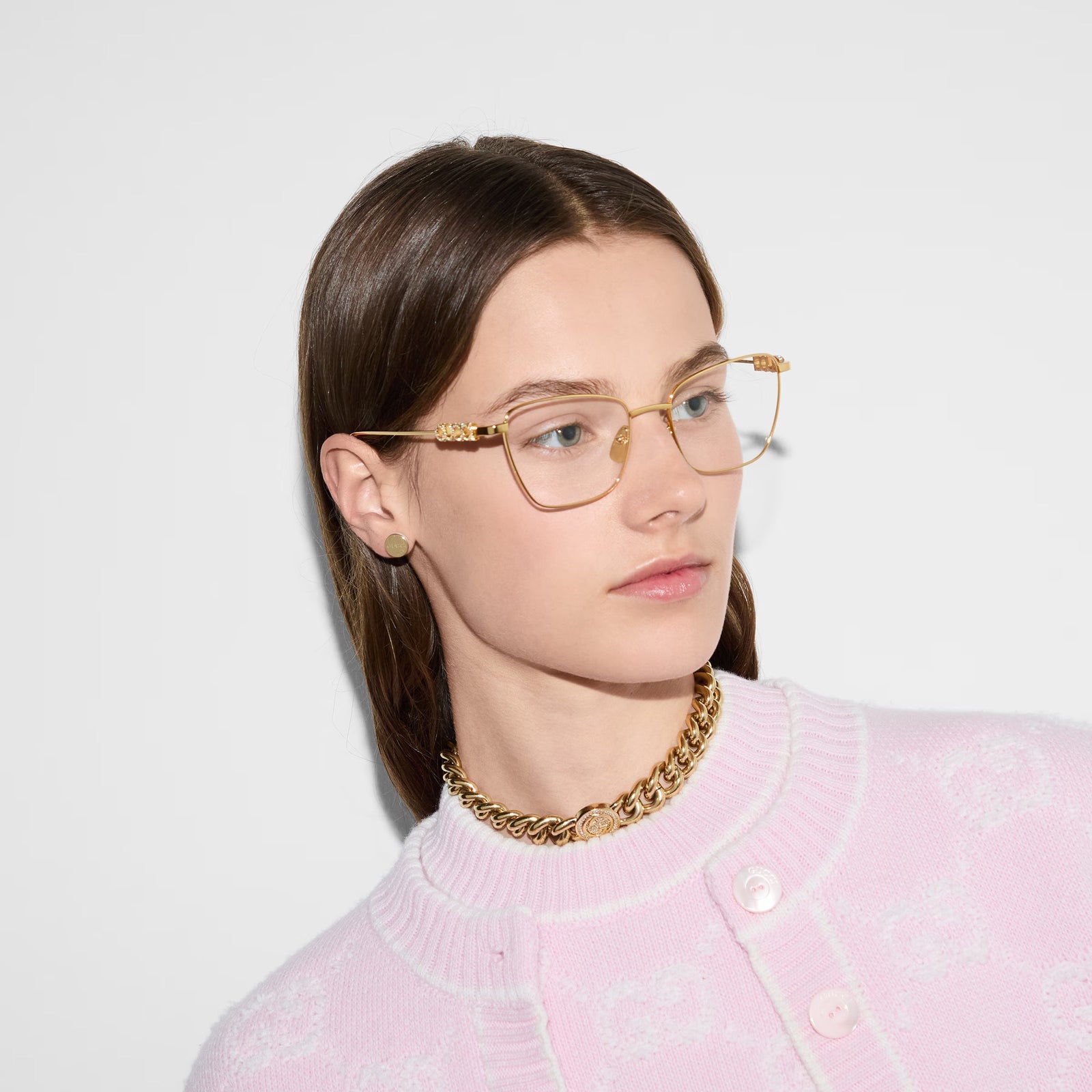 How to Match Your Eyewear With Your Outfit: A Complete Guide