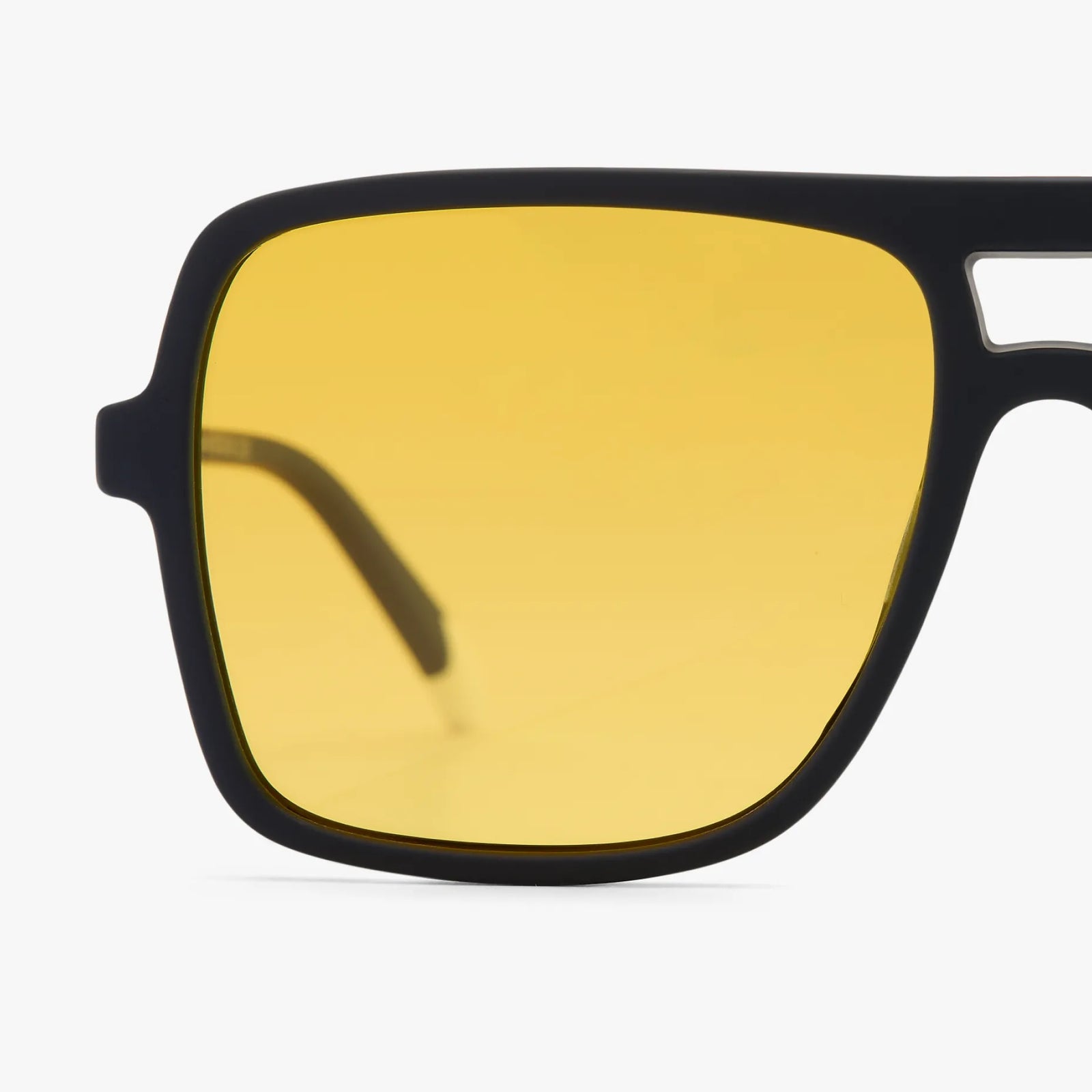 BARNER JAKE BLACK AMBER